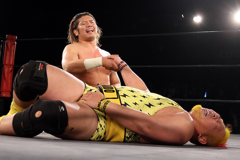 【ブラめん興行】「プロレスおもろいなあ!」 タダスケがカツオとの同期再会対決制す