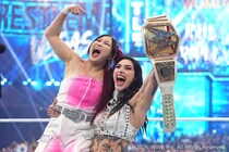 【WWE】イヨが援護射撃 リアがWWE女子王座5年ぶり戴冠