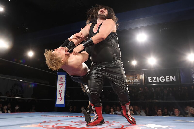 【全日本】壮絶逆水平合戦…レイが潮崎を真っ向撃破で2勝目 「これからもたくさんお前と試合がしてえ」