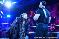 【WWE】EVILがNXTに登場 NXT王者ディアンジェロに無言の宣戦布告
