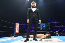 【新日本】TAKESHITAがオーエンズ退けTV王座V3も 能面男=SANADAが襲撃KO