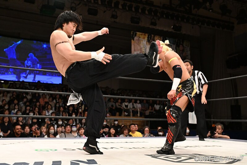 【DDT】KING OF DDT開幕 MAOが“弟分"須見に貫録勝ち フランスでのUNIVERSAL王座防衛戦を指令