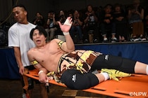 【新日本】YOHが反則ねつ造で無傷のSHOから会心の勝利強奪 「あっかんべ〜!」