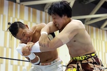 【新日本】KUSHIDAがYOHとの靴下攻撃合戦制して2勝目