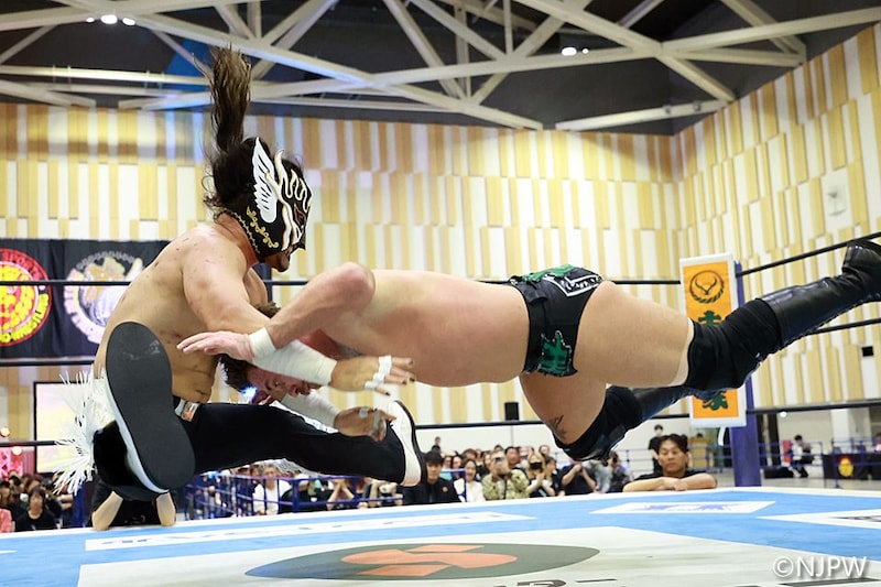 【新日本】デスペラードがB首位タイ 初出場ヤング破って4勝目