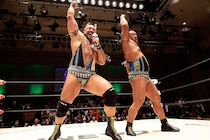 【NOAH】征矢&飯野が“丸拳”粉砕で無傷連勝! 会心の「情熱・チャチャチャ」締め