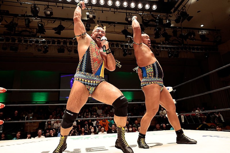 【NOAH】征矢&飯野が“丸拳”粉砕で無傷連勝! 会心の「情熱・チャチャチャ」締め