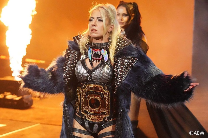【AEW】AEW女子世界王者テクラがスターダムのロゴにツバ 6・28『Forbidden Door』へ「スターダムに死を宣告する」