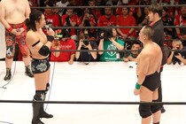 【DDT/新日本】大混乱の連続…一面対抗戦にTAKESHITAが電撃登場 「3団体所属の理由」をパワポで告白