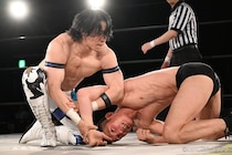 【DDT】KO-D無差別級王者・上野が青木との初前哨戦制す 「愛を持って、愛を制す」