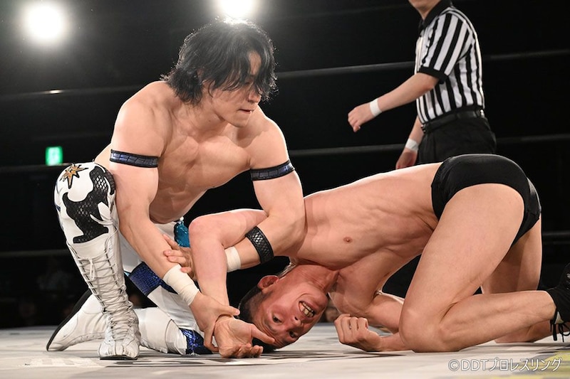 【DDT】KO-D無差別級王者・上野が青木との初前哨戦制す 「愛を持って、愛を制す」