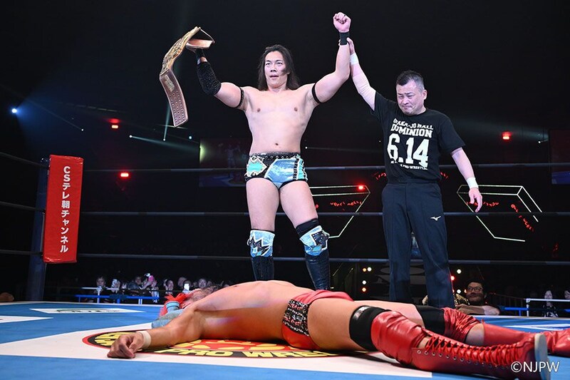 【新日本】赤髪&赤コス変貌のSANADAが5ヵ月ぶり復帰戦で暴走も…TAKESHITAがTV王座快勝V4