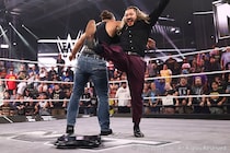 【WWE】NARAKUがNXT王座再挑戦実現へ王者ディアンジェロ襲撃の実力行使