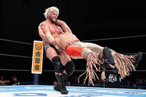 【新日本】IWGPヘビー級王者・辻がまさか連敗…SANADAが会心初日 最後の最後で金的暴走