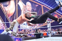 【WWE】オートン電撃登場 統一WWE王座戦に乱入でコーディ襲撃
