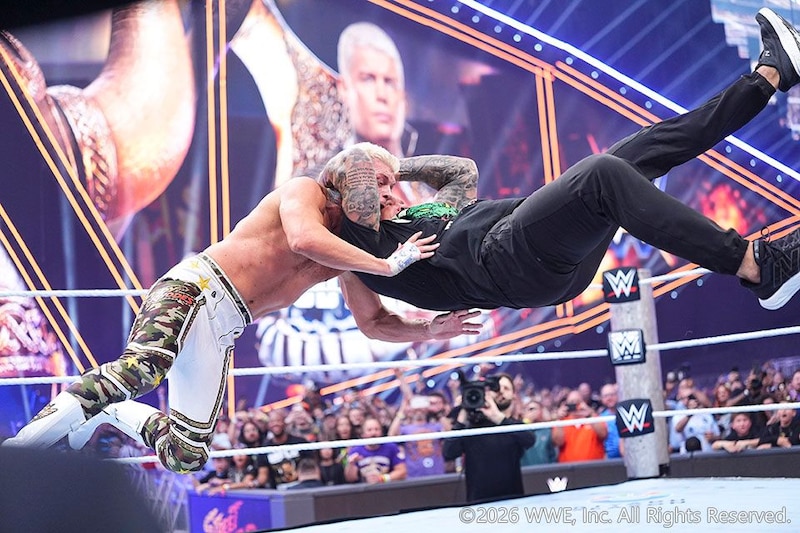 【WWE】オートン電撃登場 統一WWE王座戦に乱入でコーディ襲撃