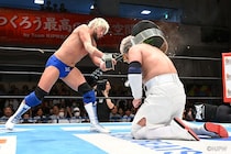 【新日本】SANADAが真田聖也時代の青タイツでクリーンファイト披露も…ギター攻撃でIceを裏切りのKO