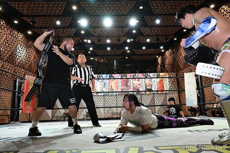 【DDT】石田が両国前夜祭でアイアンマン王座を奪取 「俺が新幹線の切符を手に入れるからな!逃げ切るぞ」