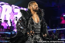 【WWE】NARAKUが1ヵ月ぶり登場 毒霧噴射でドレイク援護射撃