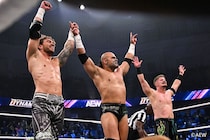 【AEW】HENARE&アキラがAEW参戦 オスプレイとのトリオでDCFに快勝