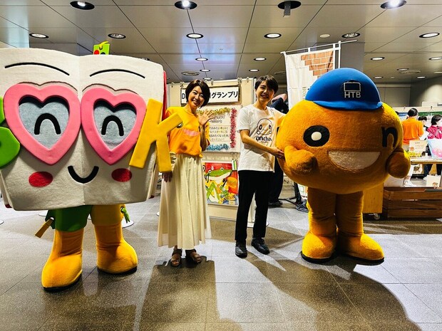 行き交う人も足をとめ…チ・カ・ホに響き渡った絵本の世界！北海道立図書館100周年記念イベントで「onちゃ んおはなし隊」