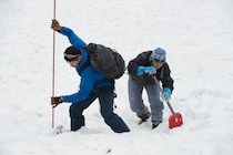 バックカントリーに出るなら必修「AvaSAR講習会」2025-26シーズン開催