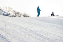 朝イチは舞子へ！上級者でも大満足のビッグゲレンデを廣瀬健と北原あゆみが滑る