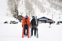 ローカルからも愛される湯沢中里スノーリゾートをアクティブファミリーが滑り尽くす！