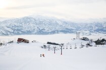 バックカントリーの扉を開く、ムイカスノーリゾートでパウダーライドへ挑戦