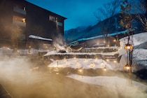 合掌造りから生まれた雪夜の光。かまくらの特等席でくつろぐ、冬限定体験「飛騨玉の雪明り」を開催│星野リゾート　界 奥飛騨