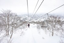 ヒキョウなほど、パウダースノー。「さかえ倶楽部スキー場」を巡る