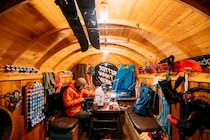 お気に入りのウェアを直して、次のシーズンも雪山へ。パタゴニア「Worn Wear Snow Repair Tour」が岐阜に上陸！