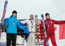 オリンピアたちのパイプトリックを可能にしたスキー｜ミラノ・コルティナ五輪「男子スキーハーフパイプ」