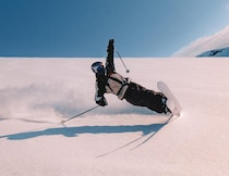 モトクロスの野生が雪山に解き放たれた。100%というゴーグルブランドの正体