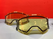SWANSから堀島行真も信頼のナイター・悪天候専用レンズ「ナイトイエロー（NYEL）」登場！