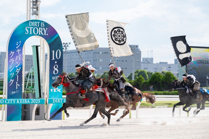 TCKで相馬野馬追「甲冑競馬」を開催、勇壮な甲冑競馬が大井競馬場を駆け抜ける