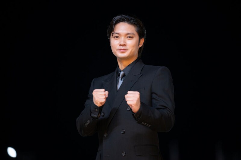 【ジャパンダートクラシック】三冠最終戦に磯村勇斗登場！黒のダブルジャケット姿で大井競馬場を魅了