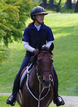 元競走馬カタールパールが全日本エンデュランス選手権100kmで優勝、サラブレッドとして初の快挙