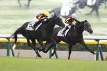 【新馬/東京5R】ウップヘリーア混戦を制する…サンデーサラブレッドのワンツー