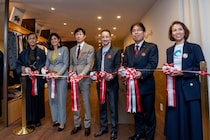 武豊も祝福 ルメールが提案する“競馬の新しい日常”…「CL FASHION & CAFE」誕生