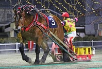 【ばんえい・ドリームエイジカップ】ゴール寸前でキングフェスタ、サクラヒメが座り込む大波乱…最後に立ち上がったのはタカラキングダム