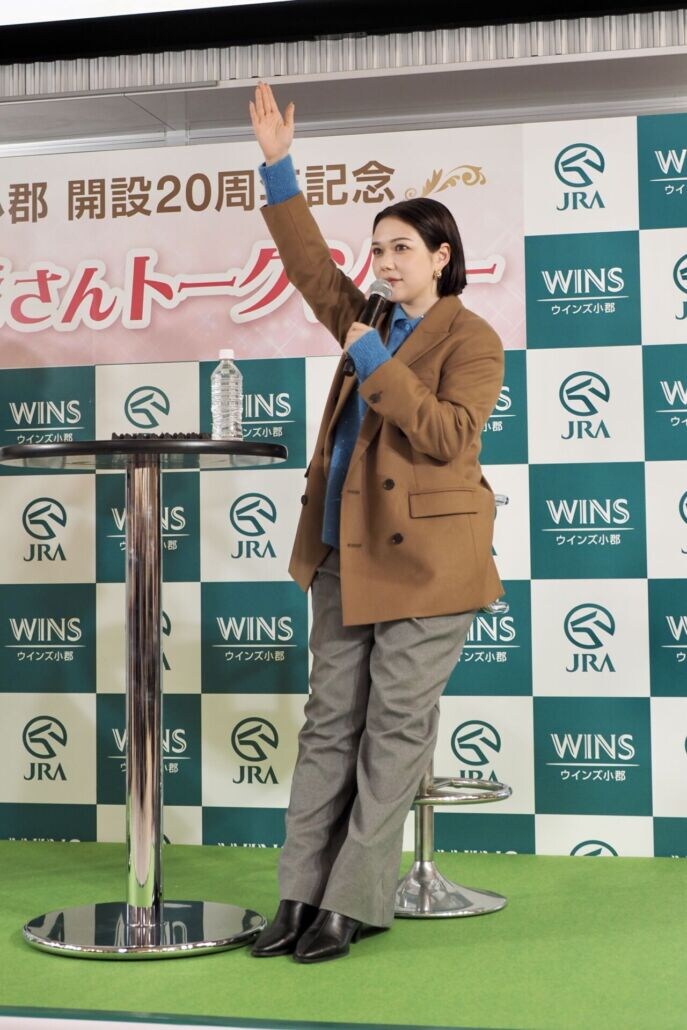 村重杏奈が「JRAウインズ小郡開設20周年記念トークショー」に登場…GⅡ東スポ杯2歳Sの注目馬ローベルクランツは“名前が高級車みたい”と推しも結果は8着