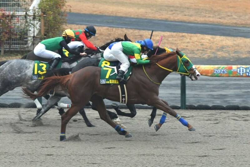 YJSファイナルで快挙　塩津璃菜騎手がJRA初勝利、史上初の地方女性V