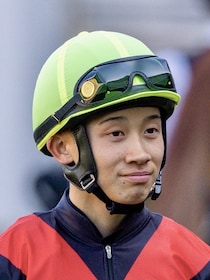 初勝利から海外経験まで…ルーキー舟山瑠泉騎手、民放競馬記者クラブ賞に輝く