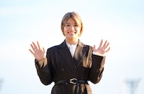 阿部詩が東京シンデレラマイルに来場…年末の大井競馬場を華やかに演出