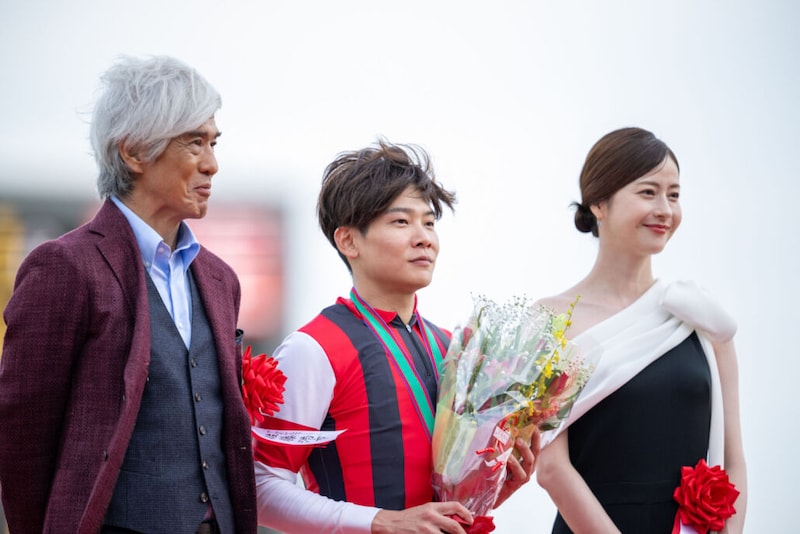 【スプリンターズS】思わぬサイン馬券が話題!日曜劇場「ザ・ロイヤルファミリー」宣伝と勝負服がリンク