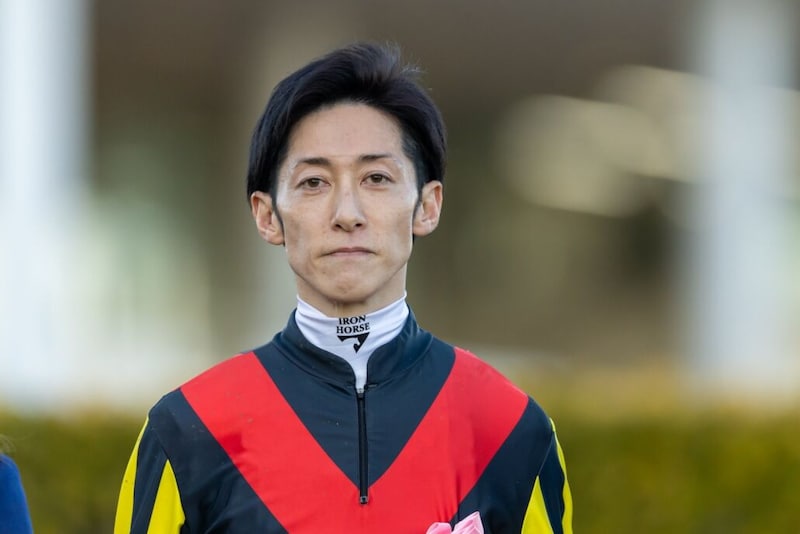 【フェアリーS】津村「（距離は）正直ギリギリ」ブラックチャリスは重賞初制覇