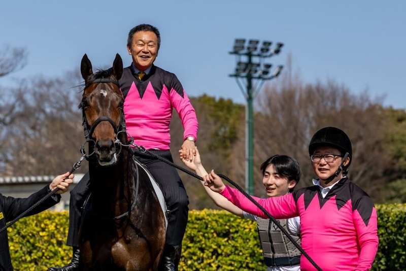 【中山5R】根本師、馬上で感慨…ラストデーに弟子とのV