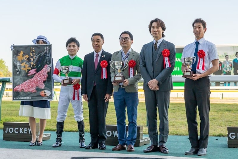 【新潟大賞典】俳優・佐々木蔵之介がプレゼンターで登場