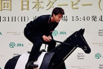 竹内涼真、木馬で本格騎乗フォーム披露で坂井瑠星も「さすが」と絶賛…武豊はディープ問題でまさかの不正解